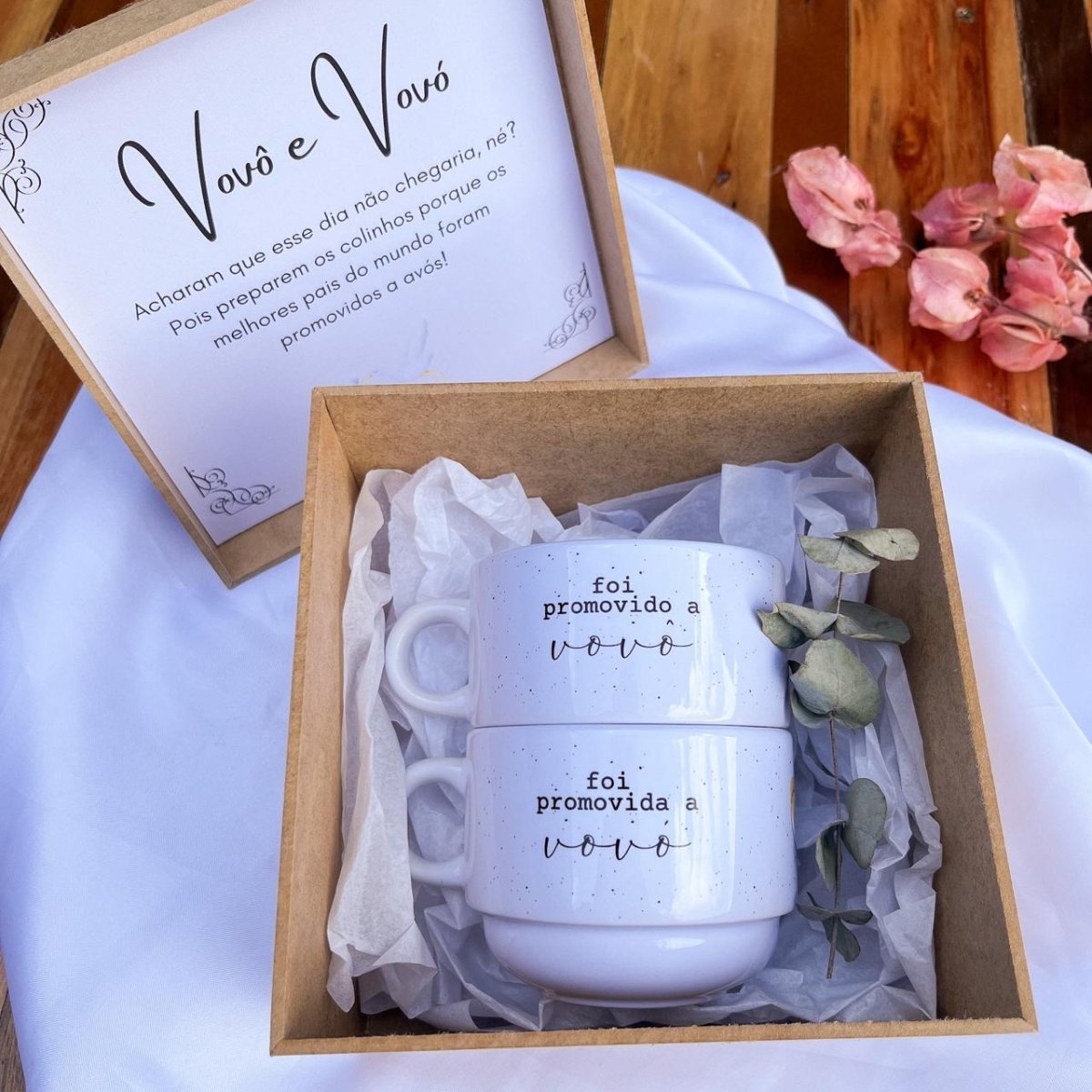 Duas Xícaras na Caixa de MDF