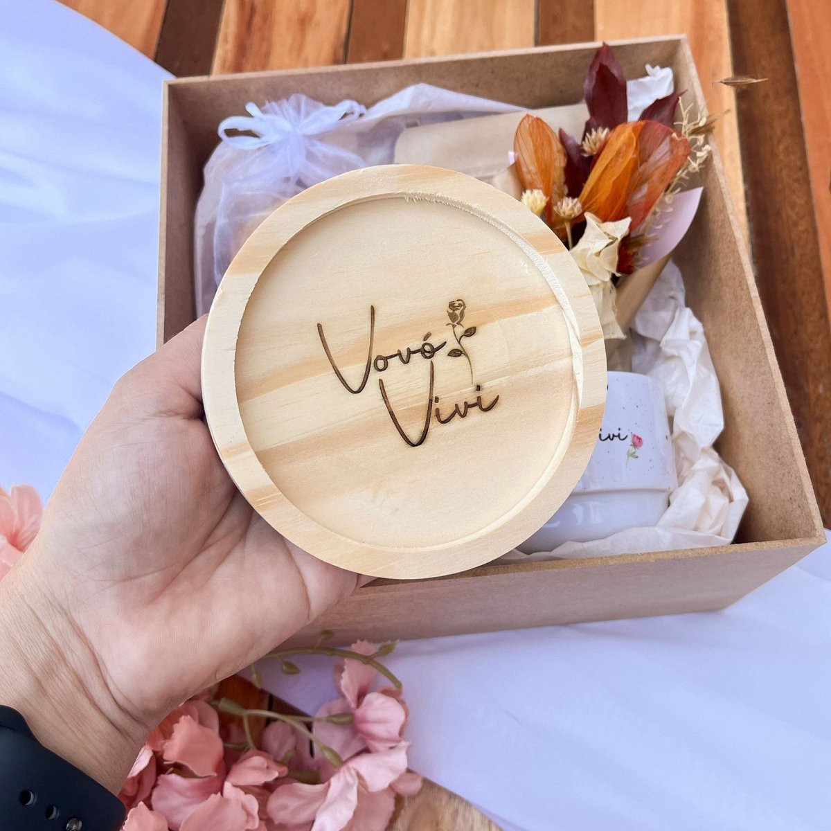 Kit Xícara + Pires com gravação + Biscoitos + Santa