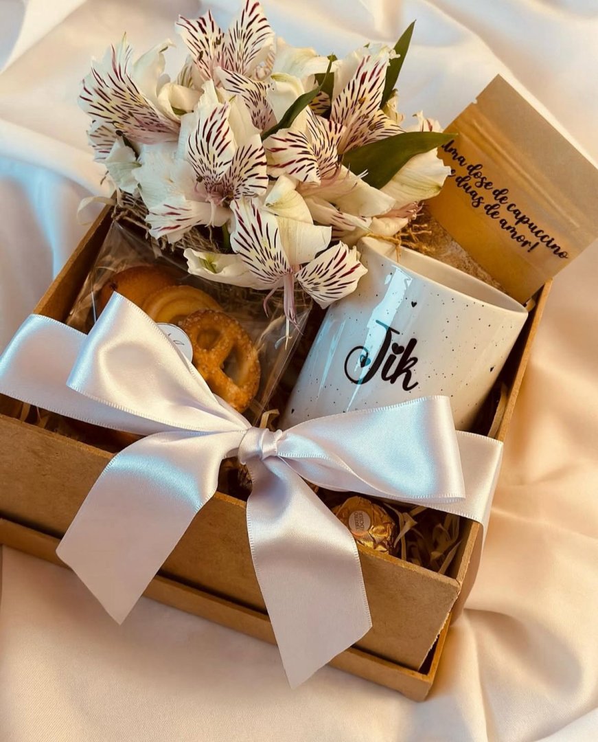 Kit Caneca + flores naturais + biscoitos 